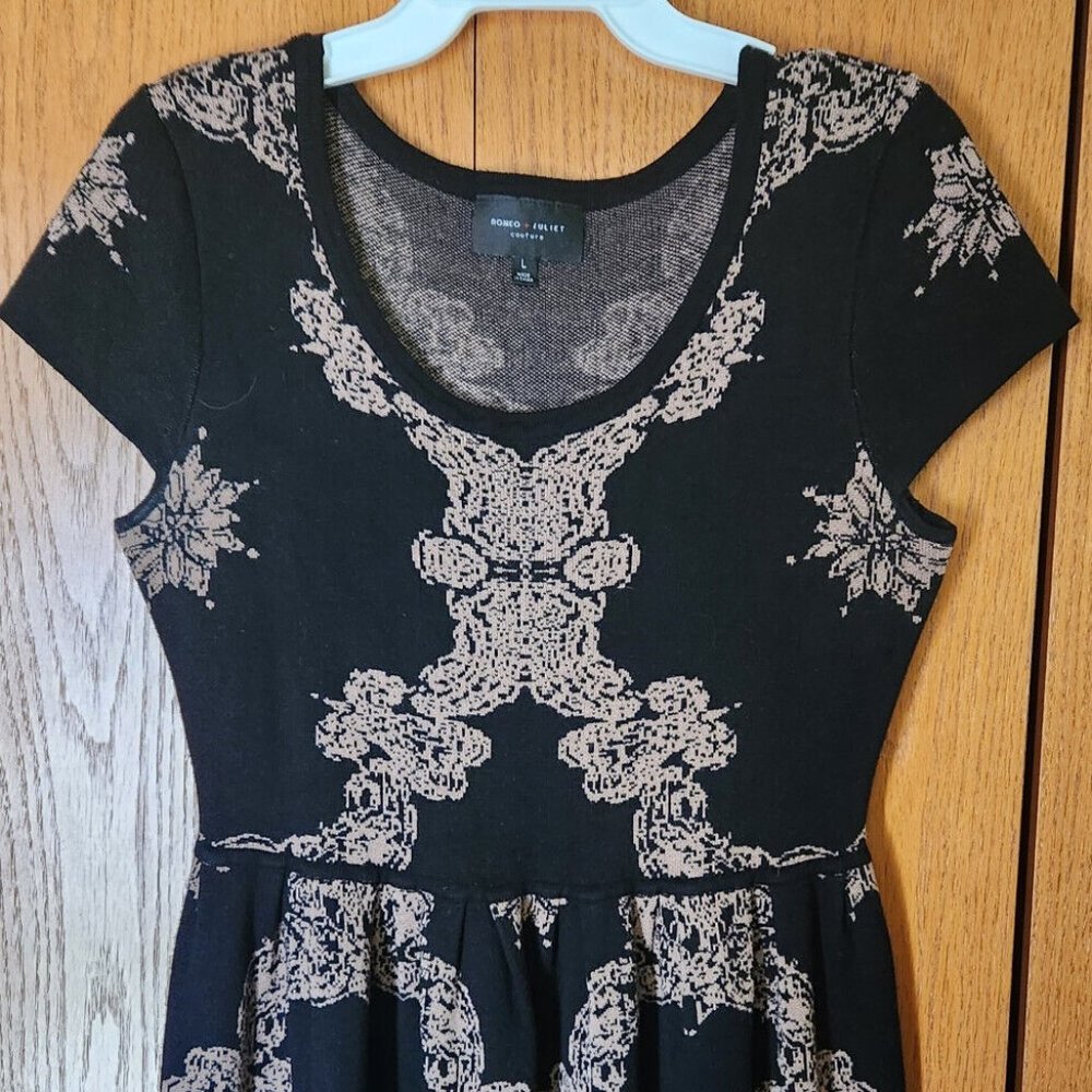 Women's Romeo + Juliet Black Knit Dress W/ Beige Print Short ,w/cap sleeves  L